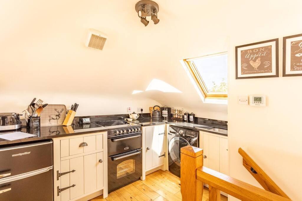 The Mews - A Cottage With A Spectacular Lake View Port Of Menteith Exterior foto